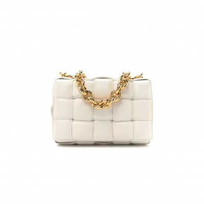 BOTTEGA VENETA LAMBSKIN MAXI INTRECCIO PADDED CHAIN CASSETTE CROSSBODY BAG WHITE (25*17*8cm)